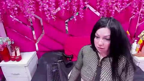 Luci online show from January 2025 07:24:01 PM