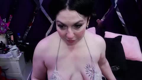 Luci online show from October 2025 08:42:01 PM