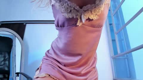 Luciana Evans online show from October 2025 03:00:01 PM