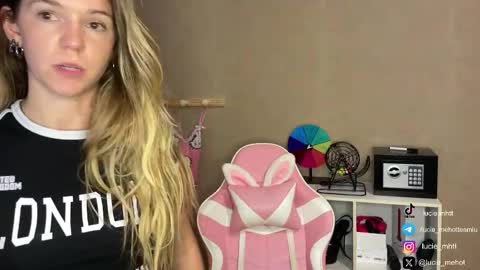 Lucie hot follow me on  online show from September 2025 07:05:01 PM