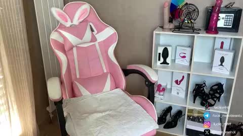 Lucie hot follow me on  online show from September 2025 08:30:01 AM