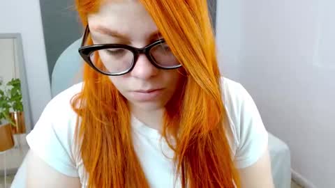 Snapshot of lucie_nicolls chatting on December 2024 09:50:01 PM Lucie online show from December 2024 09:50:01 PM