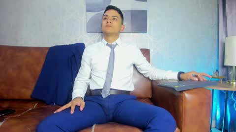 Snapshot of lucii_fer_ chatting on December 2024 11:17:01 AM Leo online show from December 2024 11:17:01 AM
