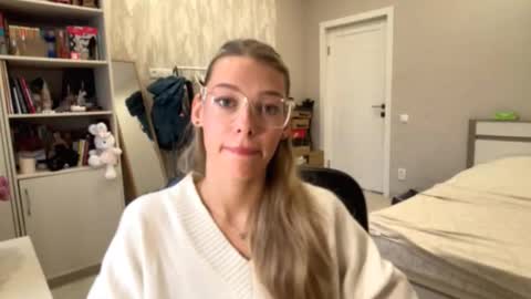 Emilia online show from September 2025 07:34:01 AM