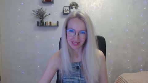Snapshot of luckcristal chatting on March 2026 05:25:01 PM Arina online show from March 2026 05:25:01 PM
