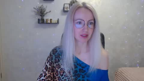 Snapshot of luckcristal chatting on April 2026 04:59:01 PM Arina online show from April 2026 04:59:01 PM
