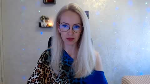 Snapshot of luckcristal chatting on June 2026 04:53:02 PM Arina online show from June 2026 04:53:02 PM