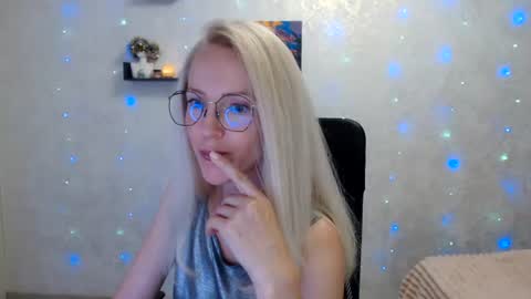 Snapshot of luckcristal chatting on July 2026 04:22:02 PM Arina online show from July 2026 04:22:02 PM