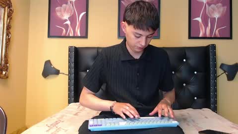 luckk_ online show from April 2026 04:43:02 AM