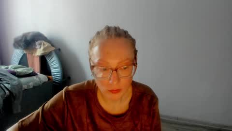 lucky_licky20 online show from December 2024 04:47:01 AM