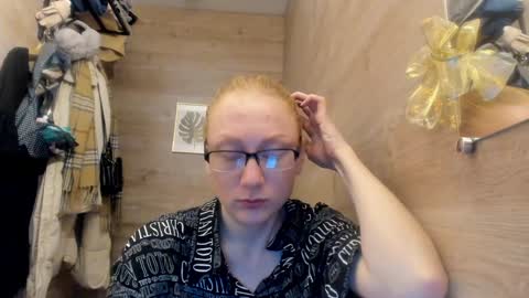 lucky_licky20 online show from December 2024 03:58:02 AM