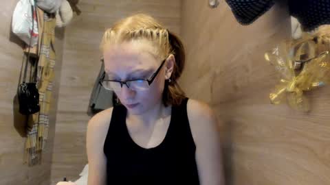 lucky_licky20 online show from December 2024 03:44:02 AM