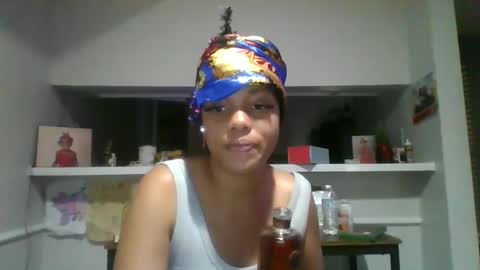 Snapshot of lucky_themilf chatting on December 2024 03:06:01 AM lucky_themilf online show from December 2024 03:06:01 AM
