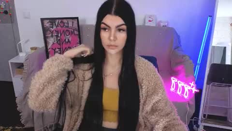 Monika online show from October 2025 10:19:02 AM