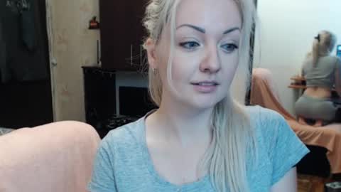 Snapshot of luckyshotgirl chatting on October 2025 09:52:01 AM LuckyShot online show from October 2025 09:52:01 AM