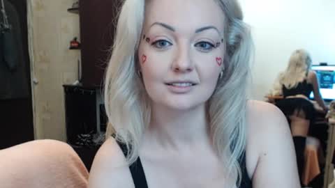 Snapshot of luckyshotgirl chatting on October 2025 03:02:01 PM LuckyShot online show from October 2025 03:02:01 PM