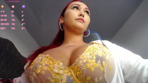 lucy_beatifull online show from April 2026 10:10:02 PM