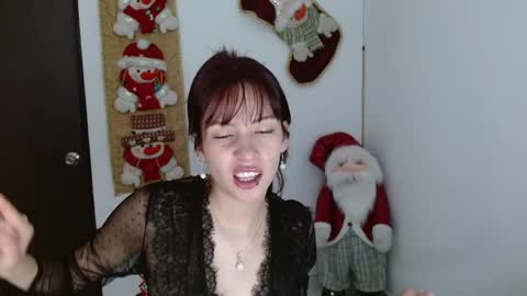 Snapshot of lucy_collins_g chatting on December 2024 04:10:02 PM Lucy online show from December 2024 04:10:02 PM
