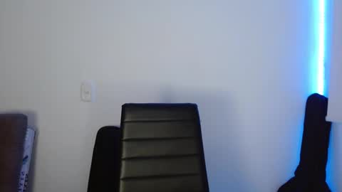 Snapshot of lucy_collins_g chatting on February 2025 11:48:01 PM Lucy online show from February 2025 11:48:01 PM