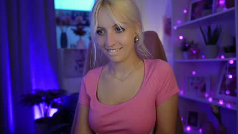 Snapshot of lucy_cutie_ chatting on June 2026 06:17:01 PM Cutie Lucy online show from June 2026 06:17:01 PM