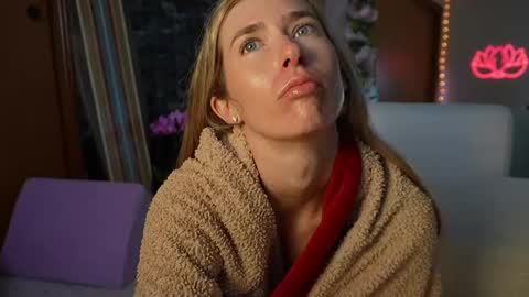 Snapshot of lucy_gooosey chatting on April 2026 05:43:02 PM Lucy. online show from April 2026 05:43:02 PM