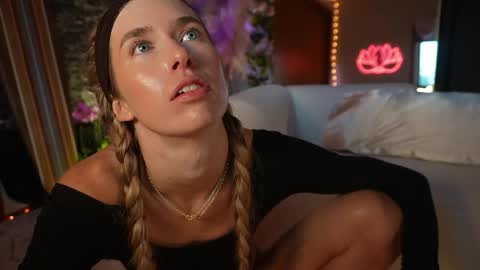 Snapshot of lucy_gooosey chatting on May 2026 03:03:02 AM Lucy. online show from May 2026 03:03:02 AM