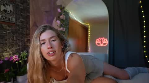 Snapshot of lucy_gooosey chatting on May 2026 12:07:02 AM Lucy. online show from May 2026 12:07:02 AM