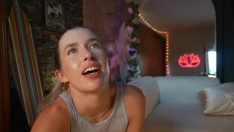 Snapshot of lucy_gooosey chatting on June 2026 01:34:02 AM Lucy. online show from June 2026 01:34:02 AM