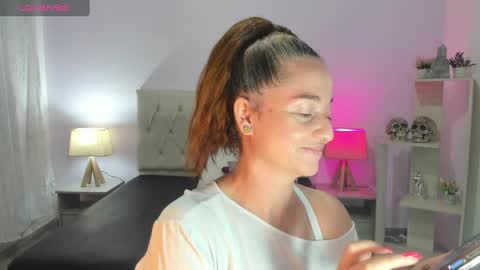 Snapshot of lucy_hot77 chatting on February 2025 09:41:02 PM Lucia online show from February 2025 09:41:02 PM