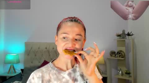 Snapshot of lucy_hot77 chatting on September 2025 09:29:02 PM Lucia online show from September 2025 09:29:02 PM