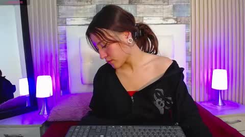 lucy_hs online show from January 2025 09:48:01 AM