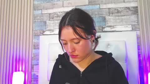 lucy_hs online show from February 2025 09:17:02 AM