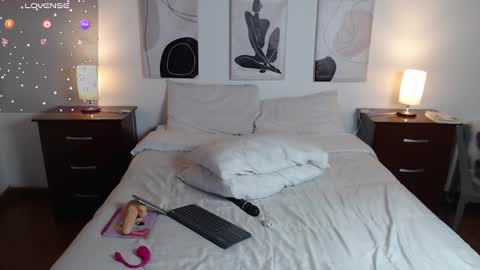 Snapshot of lucy_joi chatting on February 2025 06:07:02 AM Luciana online show from February 2025 06:07:02 AM