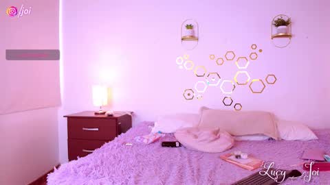 Snapshot of lucy_joi chatting on October 2025 09:37:01 PM Luciana online show from October 2025 09:37:01 PM