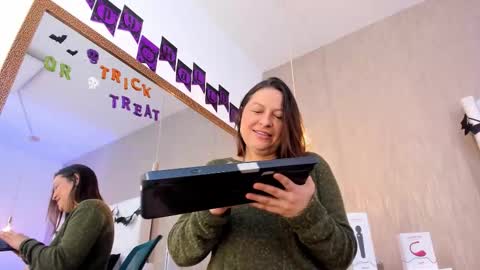 Snapshot of lucy_lu17 chatting on October 2025 01:22:02 PM Lucy online show from October 2025 01:22:02 PM