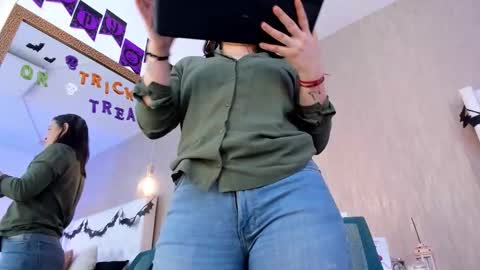 Snapshot of lucy_lu17 chatting on October 2025 02:30:01 PM Lucy online show from October 2025 02:30:01 PM