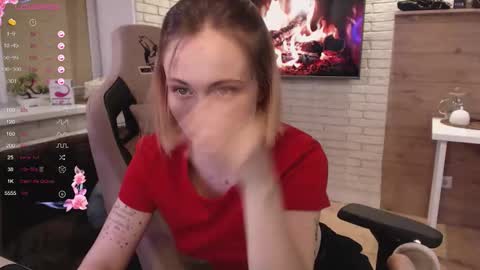 Snapshot of lucy_mirror chatting on October 2025 09:36:01 PM Lucy online show from October 2025 09:36:01 PM