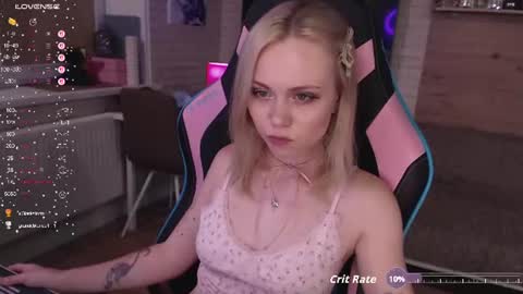 Snapshot of lucy_mirror chatting on August 2026 08:33:01 PM Lucy online show from August 2026 08:33:01 PM