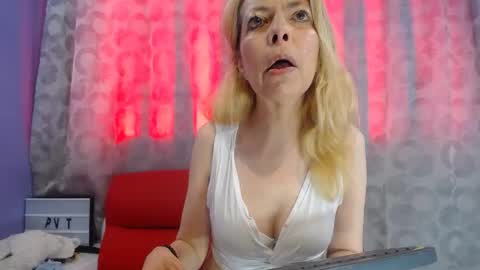  SleepyAbuela online show from January 2026 01:48:02 PM