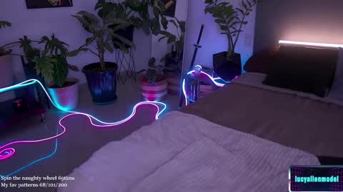 Lucy Alien  online show from November 2025 01:18:02 PM