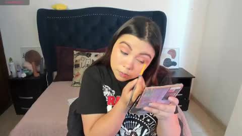 Lucy Petit online show from September 2025 01:15:01 PM