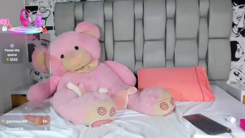 Snapshot of lucyrosse_ chatting on February 2025 02:15:02 PM Lucy online show from February 2025 02:15:02 PM