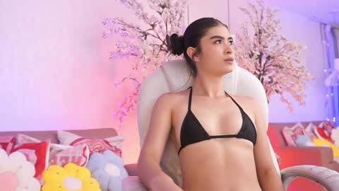 lucyweisser online show from April 2026 07:07:02 PM