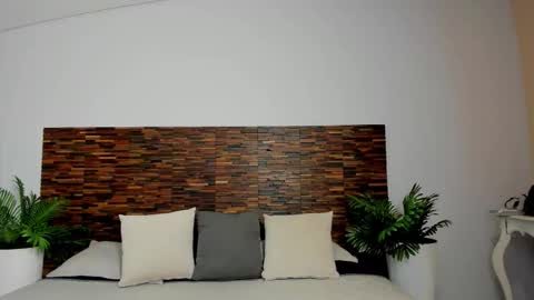 Lucy Liiu online show from November 2025 01:50:01 PM