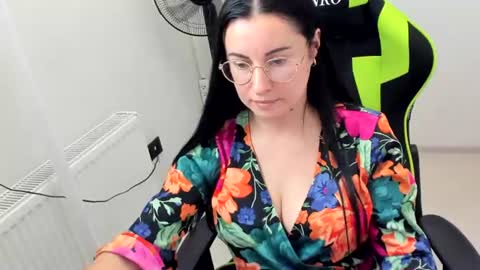 Snapshot of lucyycharm chatting on July 2026 10:39:01 AM Lucy online show from July 2026 10:39:01 AM