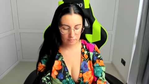 Snapshot of lucyycharm chatting on July 2026 12:25:02 PM Lucy online show from July 2026 12:25:02 PM