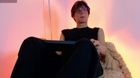 Lui online show from March 2026 03:33:01 AM