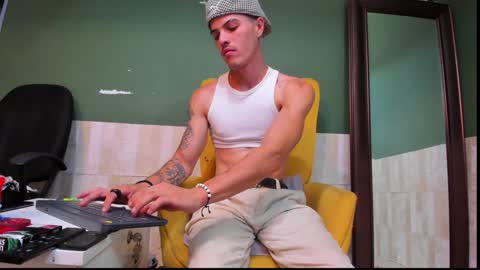 Snapshot of luis_as chatting on January 2025 10:02:01 AM Luis AS online show from January 2025 10:02:01 AM