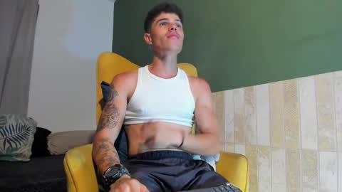 Snapshot of luis_as chatting on February 2025 01:33:01 AM Luis AS online show from February 2025 01:33:01 AM