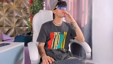 Snapshot of luis_as chatting on October 2025 01:23:02 PM Luis AS online show from October 2025 01:23:02 PM